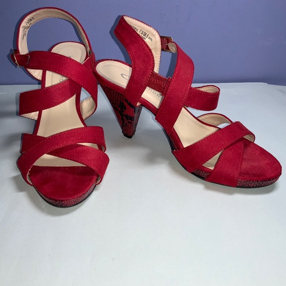 CL by Laundry faux suede strappy heels Sz 7.5 reptile print adjustable buckle - Picture 1 of 8